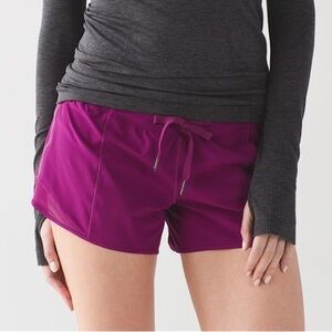 Lululemon Hotty Hot Low Rise lightweight Run Short Long 4” in Deep Fuchsia Sz 6